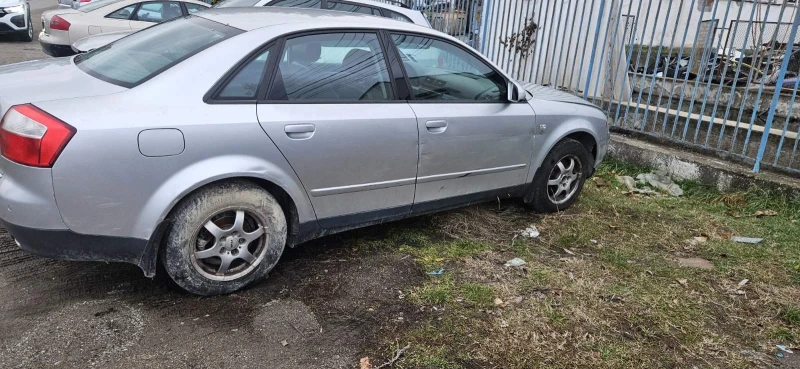 Audi A4 1.8i, снимка 2 - Автомобили и джипове - 48245192