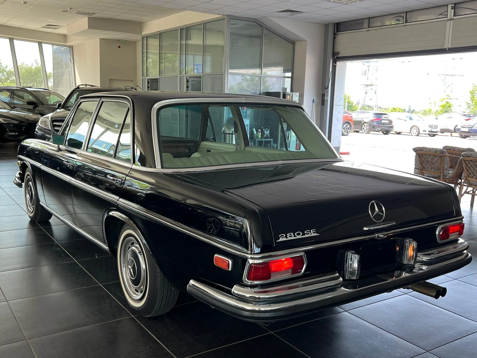 Mercedes-Benz 280 SE W108 180кс Автомат. Климатик Обслужен Перфектен - изображение 4