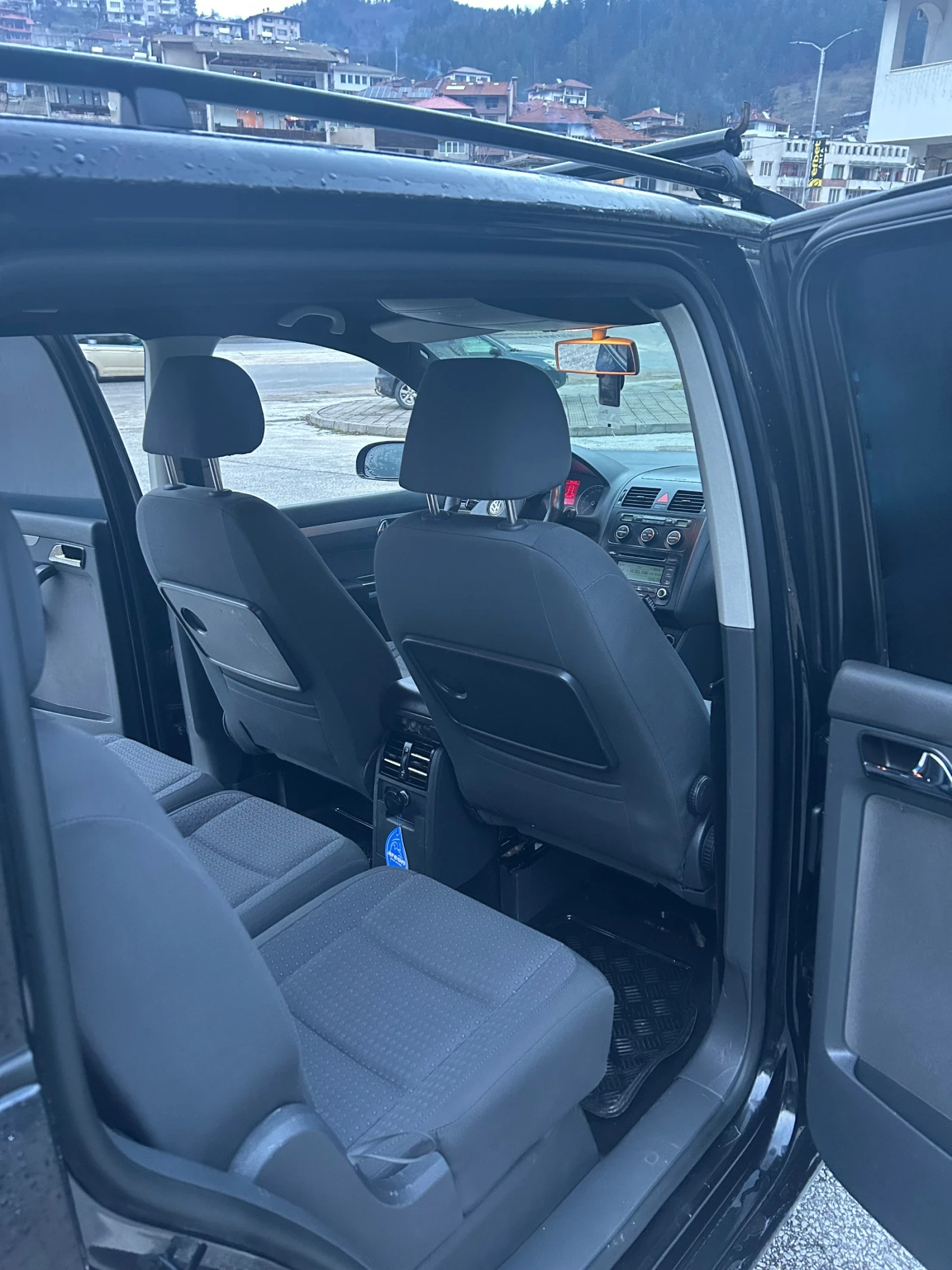 VW Touran, снимка 8 - Автомобили и джипове - 53891059