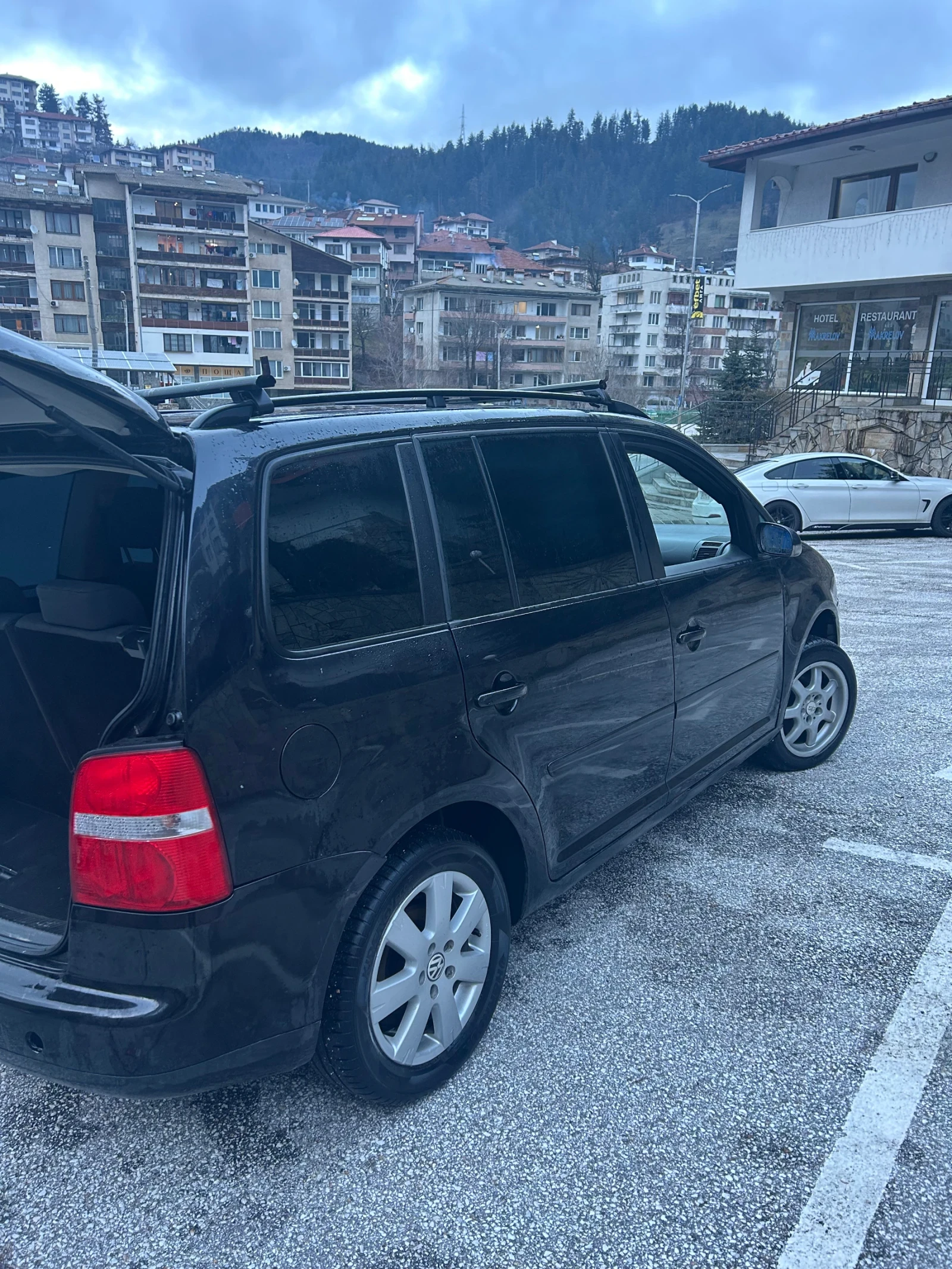VW Touran, снимка 2 - Автомобили и джипове - 53891059