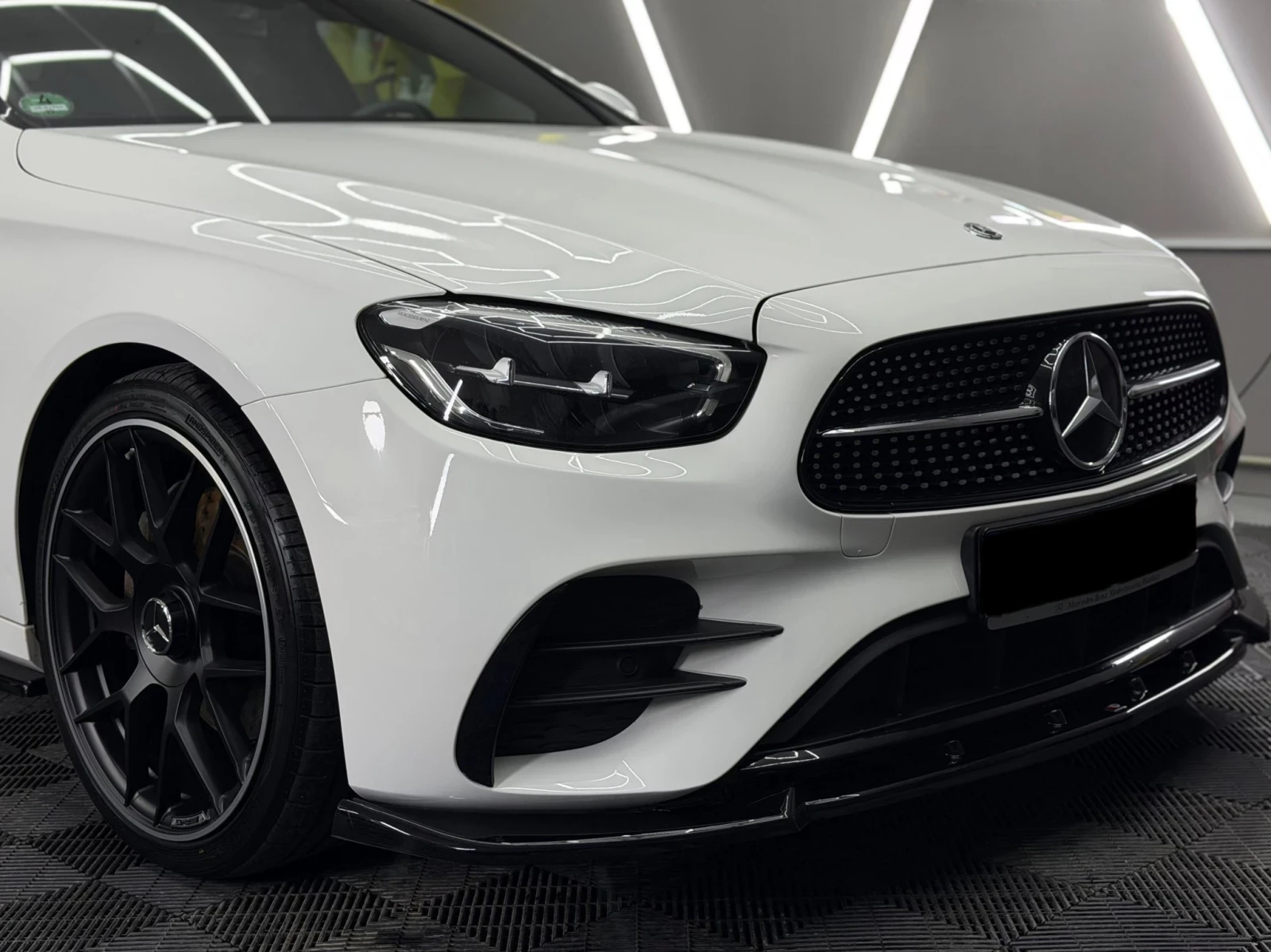 Mercedes-Benz E 220 Facelift, AMG Line, снимка 4 - Автомобили и джипове - 54111603