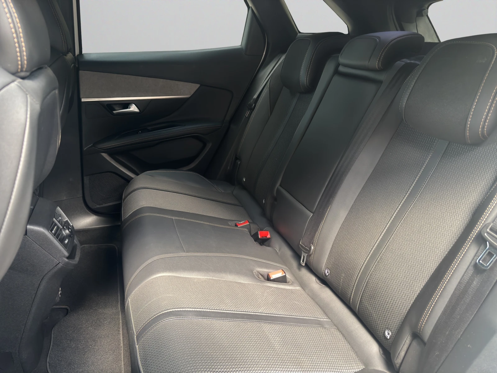 Peugeot 3008 GT 1.6 Plug-in HYBRID 4WD 300 e-EAT8 EURO 6, снимка 12 - Автомобили и джипове - 54719305