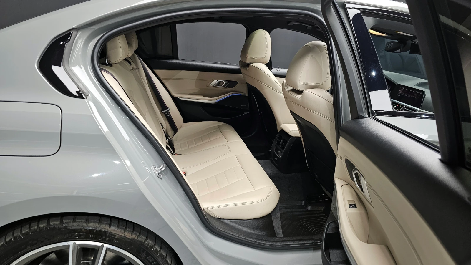 BMW 340 * DIS* 360* PANO* HARMAN* , снимка 13 - Автомобили и джипове - 54735594