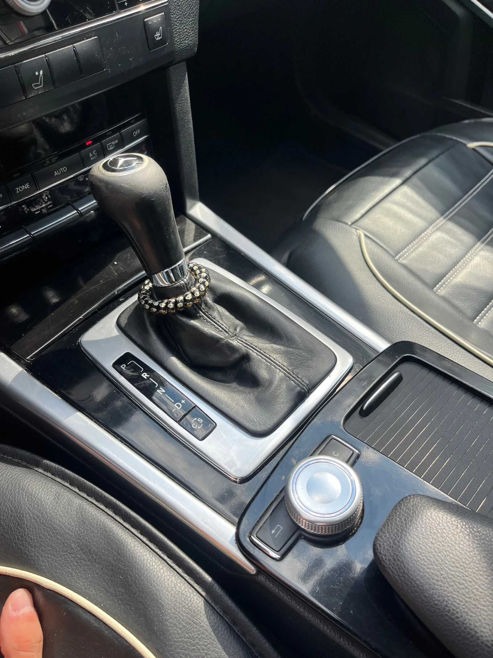 Mercedes-Benz E 220, снимка 8 - Автомобили и джипове - 54989600