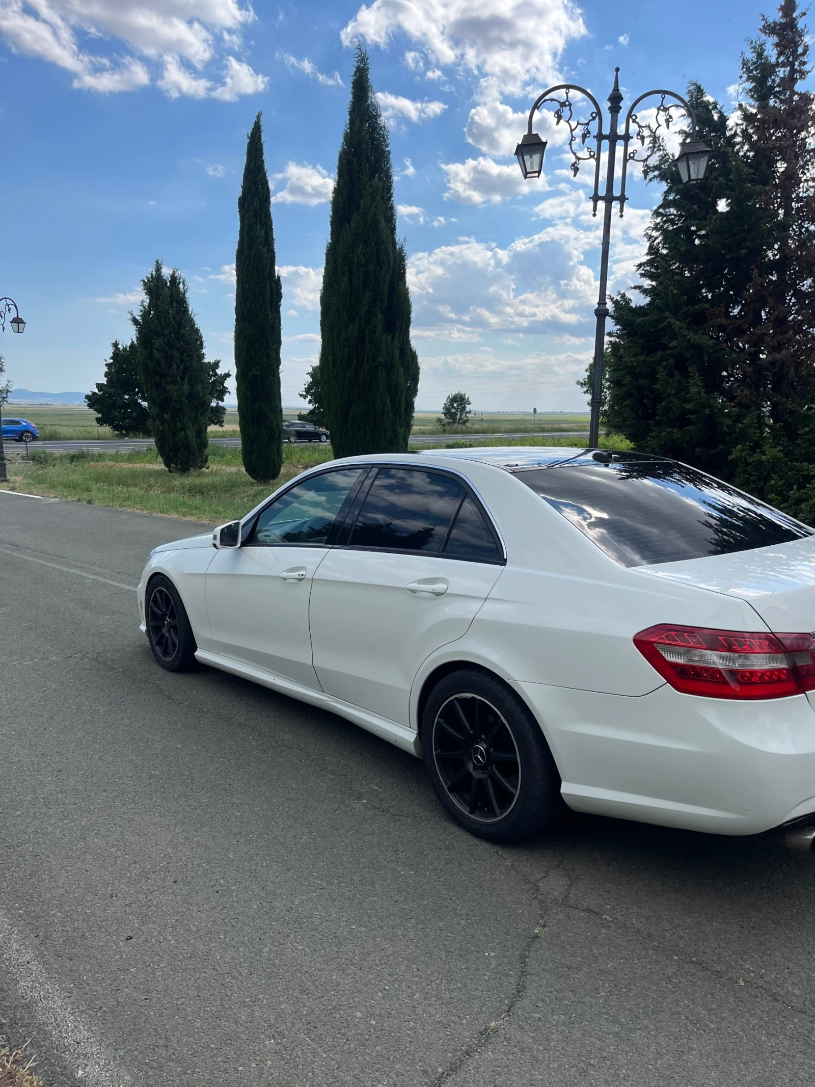 Mercedes-Benz E 220, снимка 4 - Автомобили и джипове - 54989600
