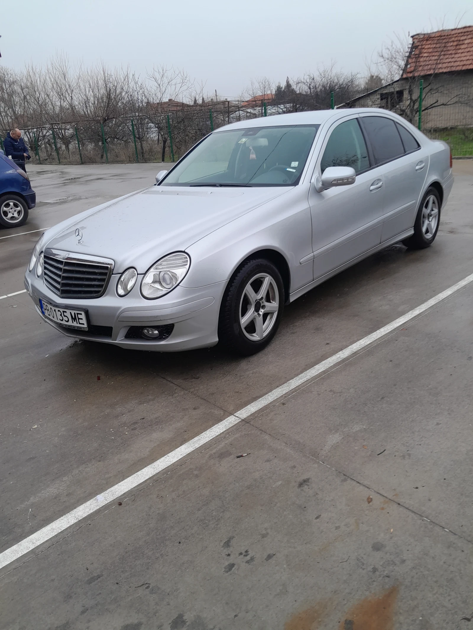 Mercedes-Benz E 220, снимка 2 - Автомобили и джипове - 55037964