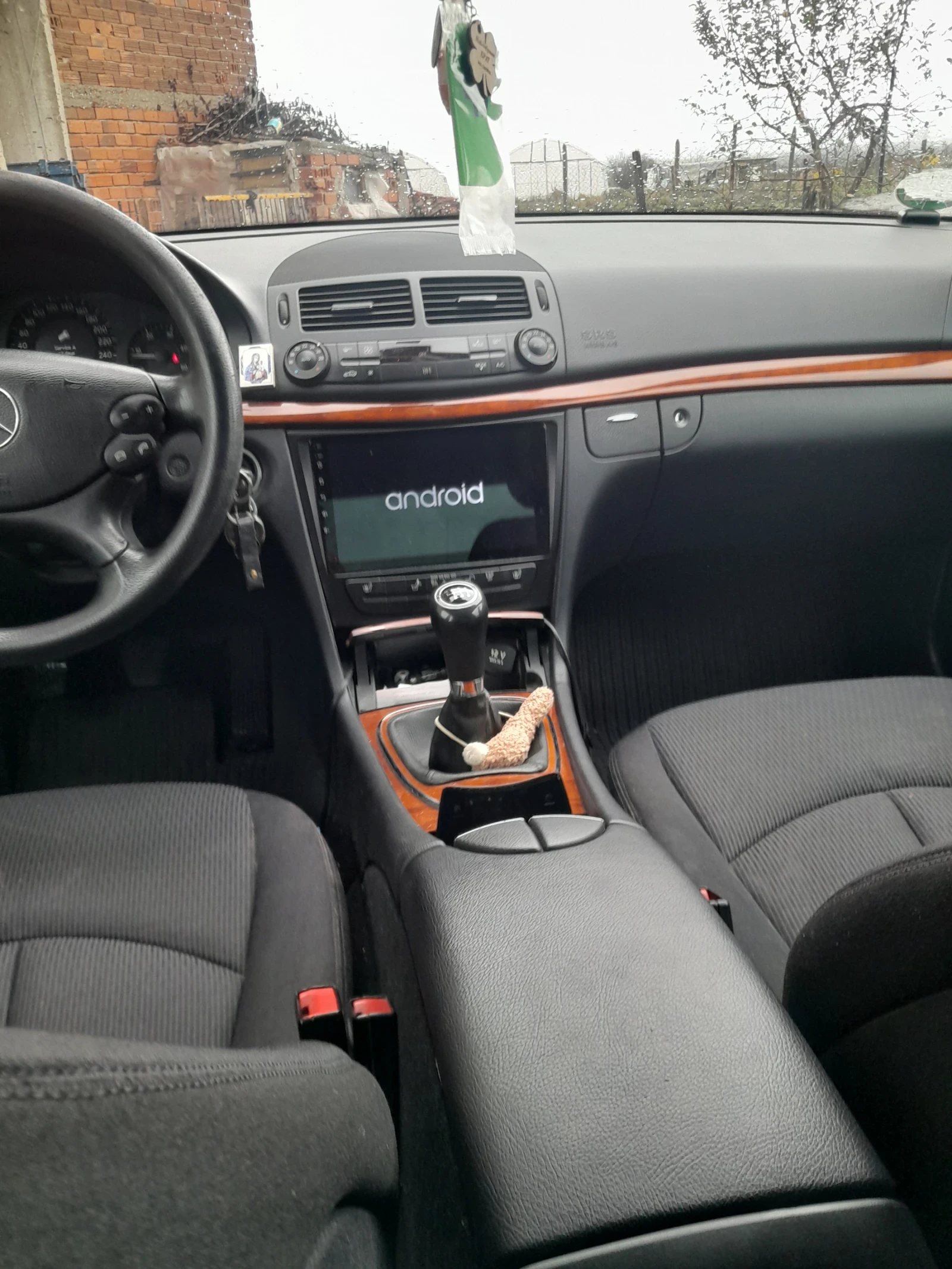 Mercedes-Benz E 220, снимка 7 - Автомобили и джипове - 55037964