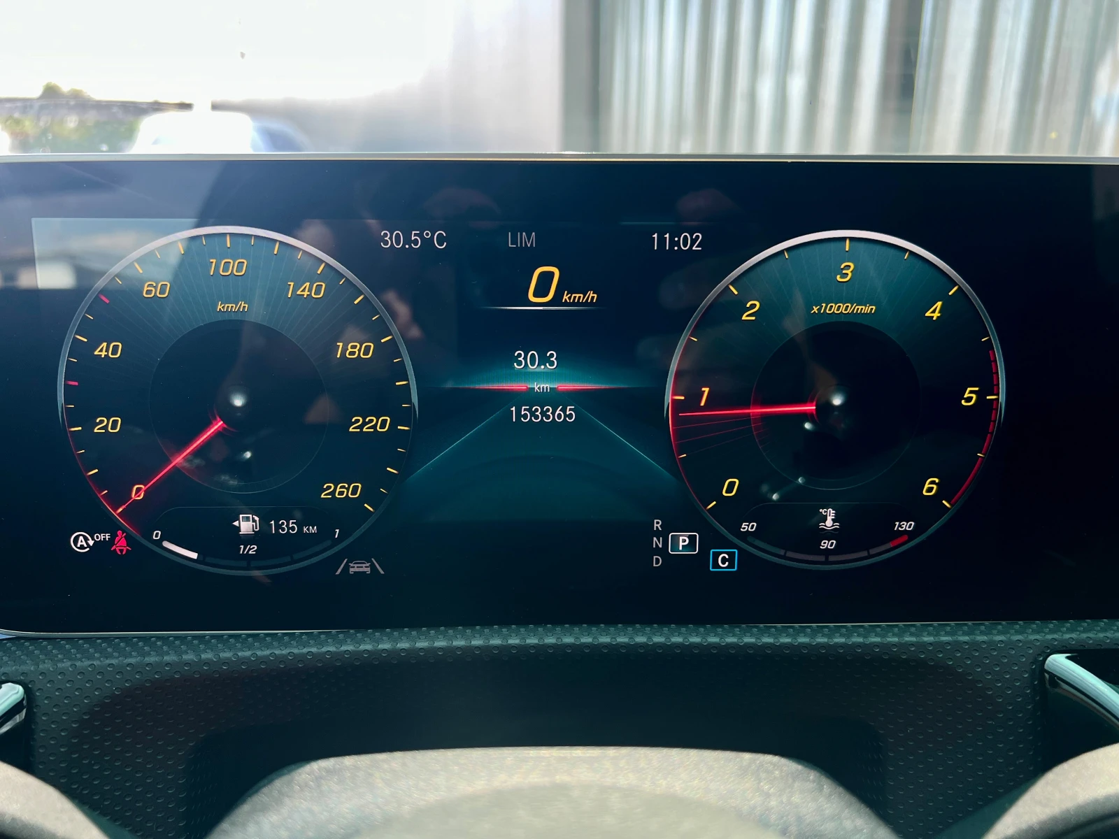 Mercedes-Benz A 180 D AMG EDITION/ДИСТРОНИК/ПОДГРЕВ/КЕЙ ЛЕС /05/2019г., снимка 16 - Автомобили и джипове - 55402350