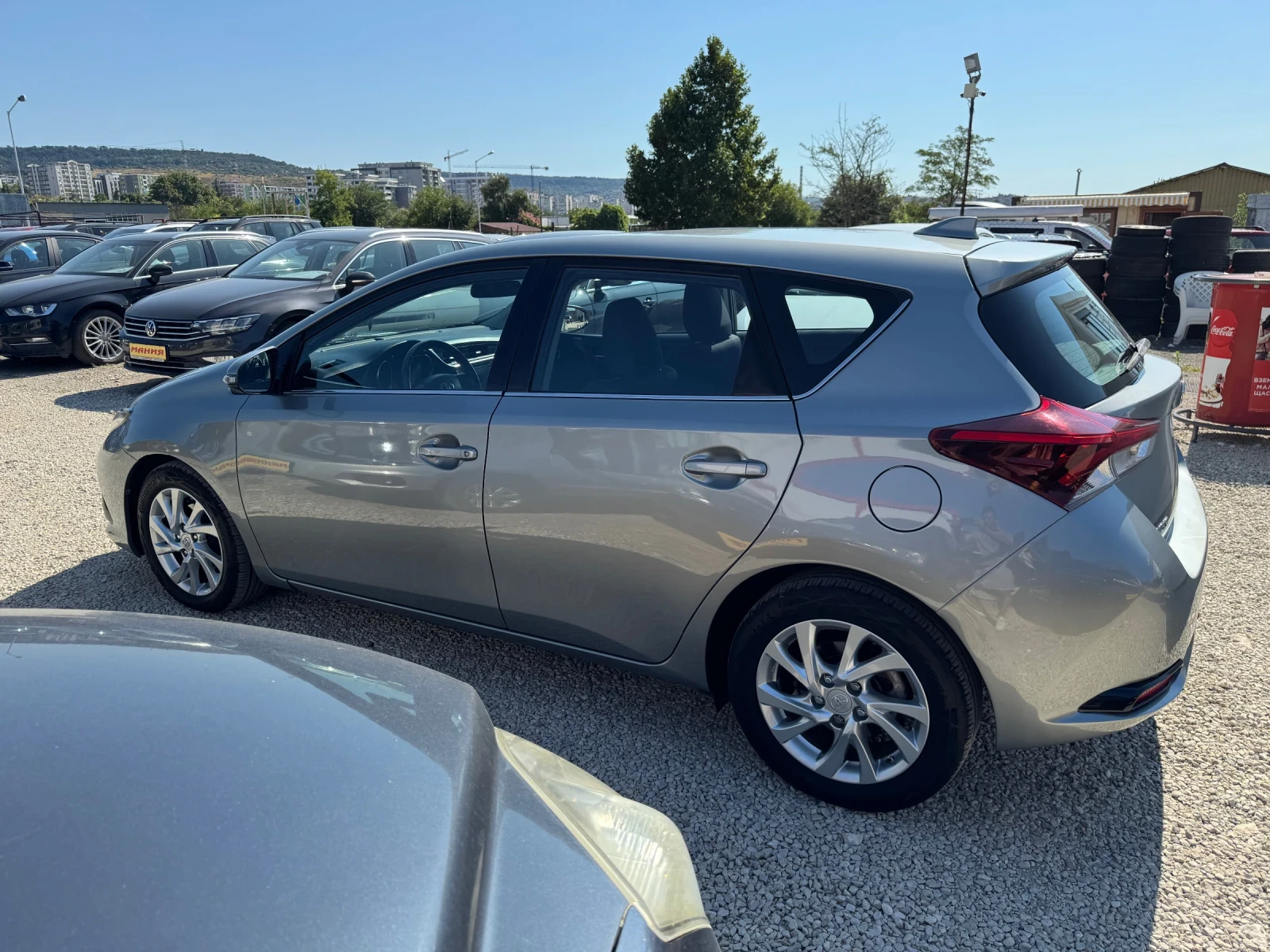 Toyota Auris 1.6 D4D, снимка 6 - Автомобили и джипове - 55640075