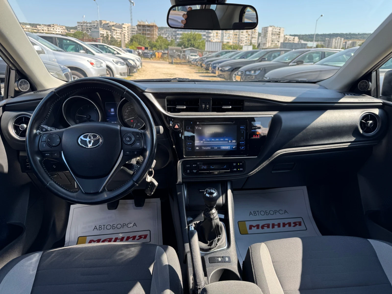 Toyota Auris 1.6 D4D, снимка 9 - Автомобили и джипове - 55640075