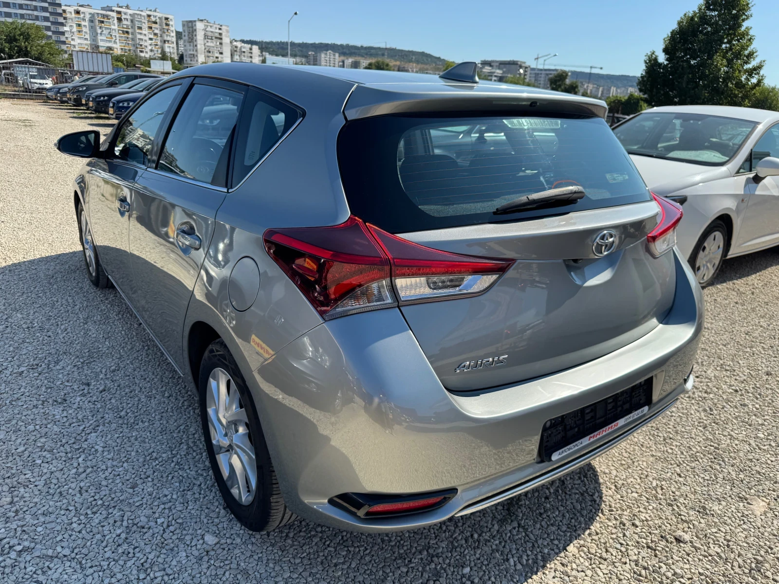 Toyota Auris 1.6 D4D, снимка 5 - Автомобили и джипове - 55640075