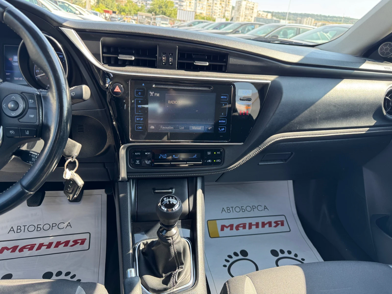 Toyota Auris 1.6 D4D, снимка 10 - Автомобили и джипове - 55640075
