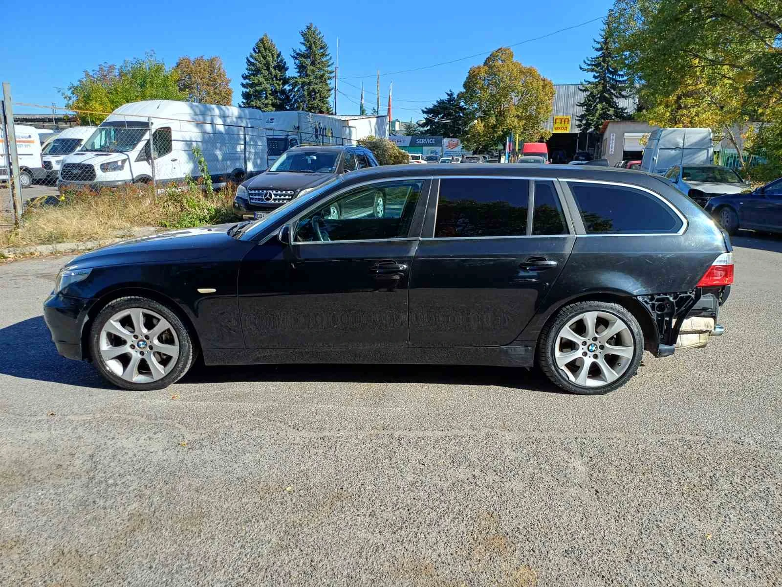 BMW 530 d xDrive  Touring , снимка 2 - Автомобили и джипове - 56369365