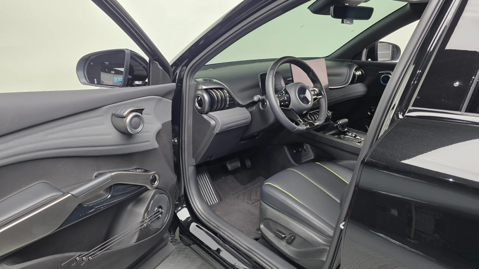 BYD Atto3 * DIST * ПОДГРЕВ * 360 * ПАНО, снимка 9 - Автомобили и джипове - 56563888