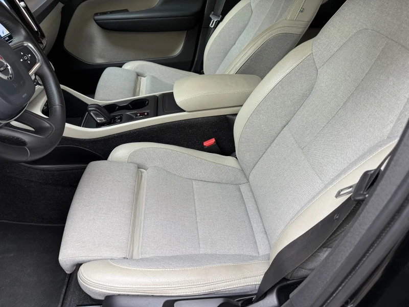 Volvo XC40, снимка 10 - Автомобили и джипове - 52429456