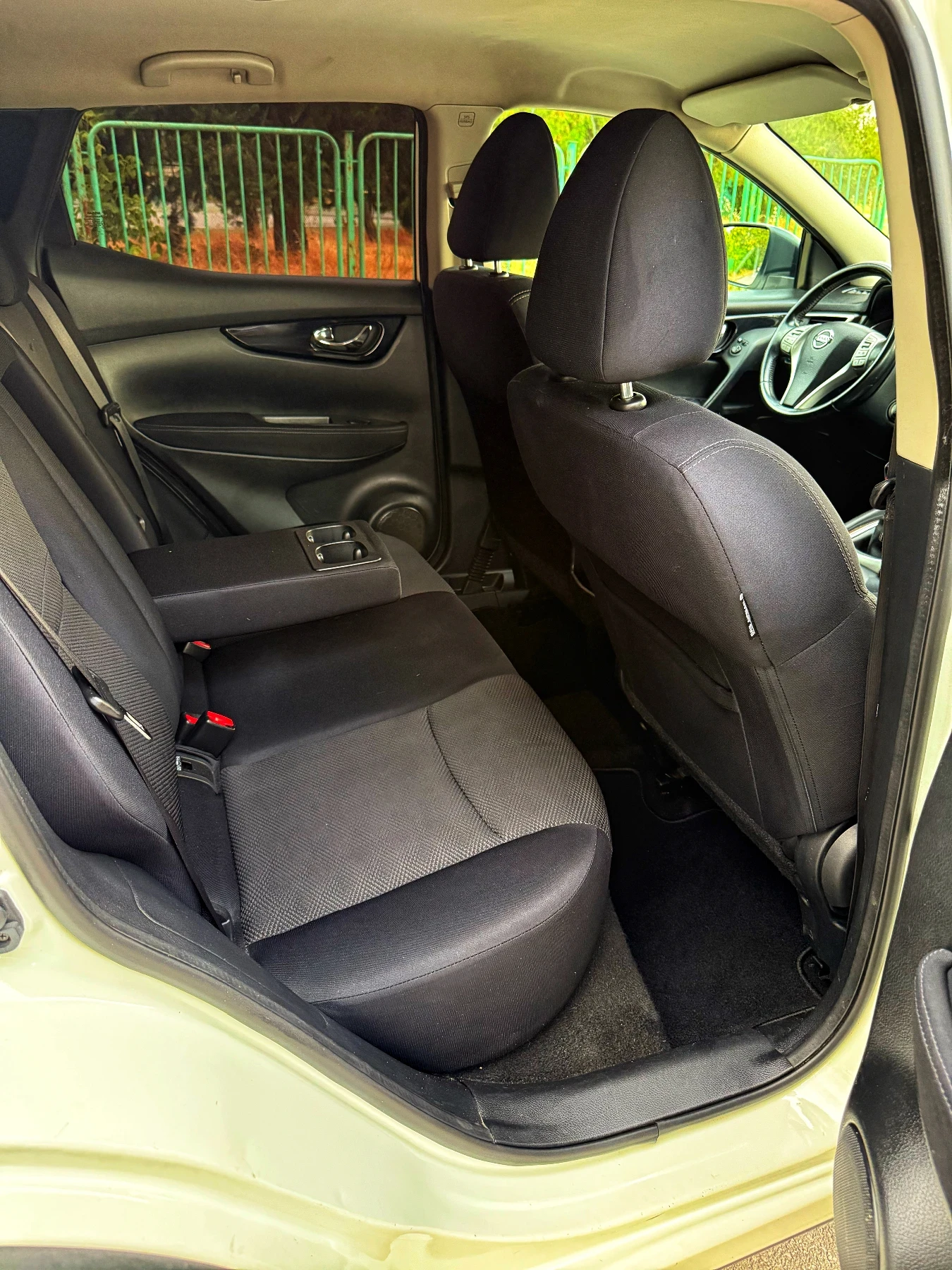 Nissan Qashqai 1.5 dCi * TEKNA* РЕГИСТРИРАНА / ОБСЛУЖЕНА !! - изображение 9