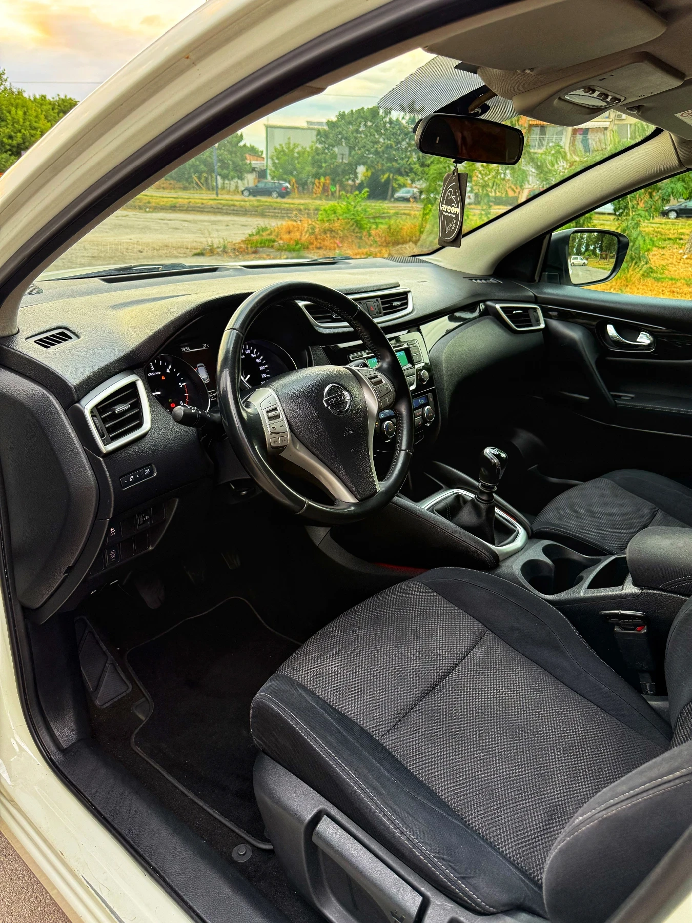 Nissan Qashqai 1.5 dCi * TEKNA* РЕГИСТРИРАНА / ОБСЛУЖЕНА !! - изображение 7