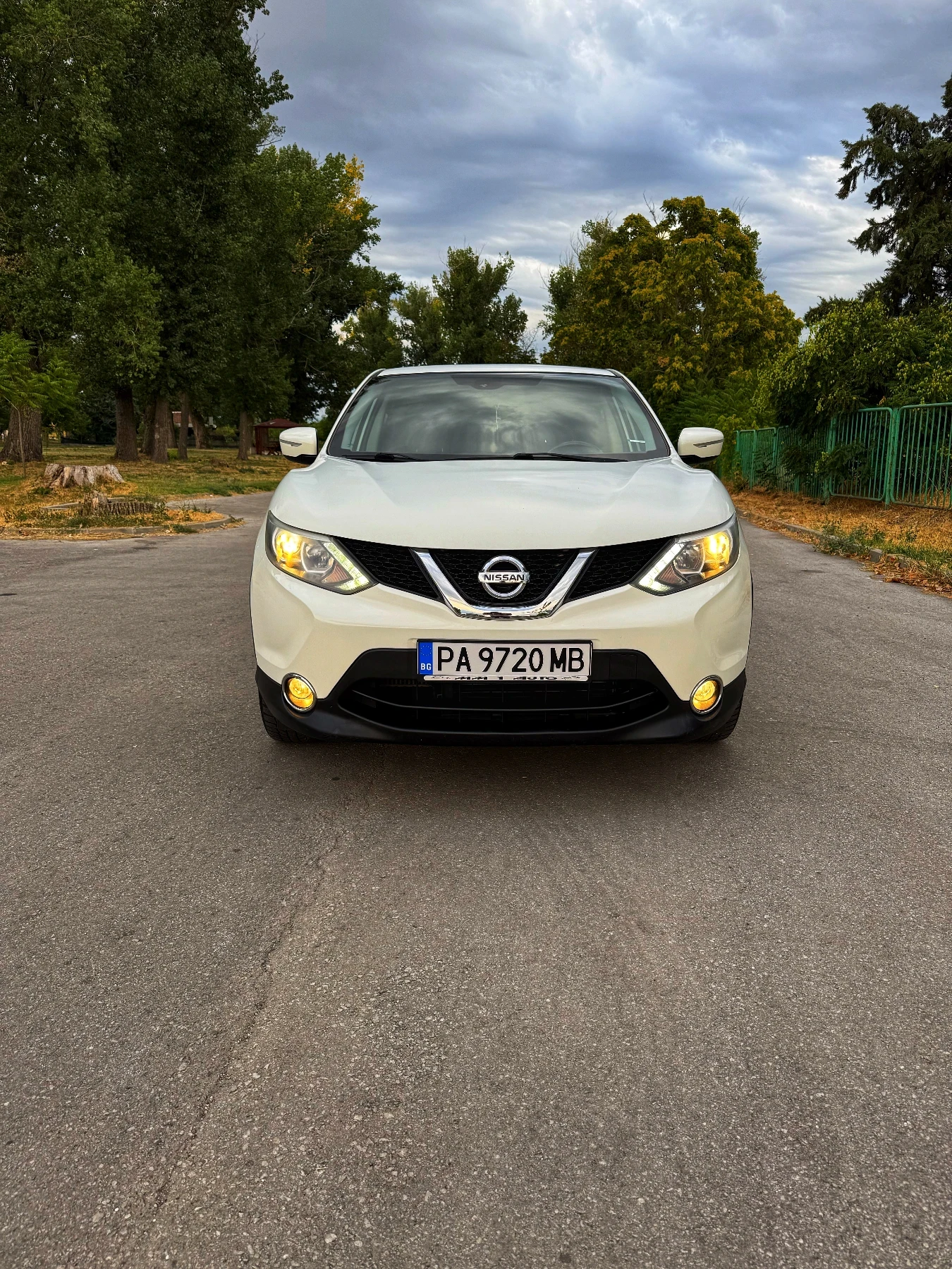Nissan Qashqai 1.5 dCi * TEKNA* РЕГИСТРИРАНА / ОБСЛУЖЕНА !! - изображение 2
