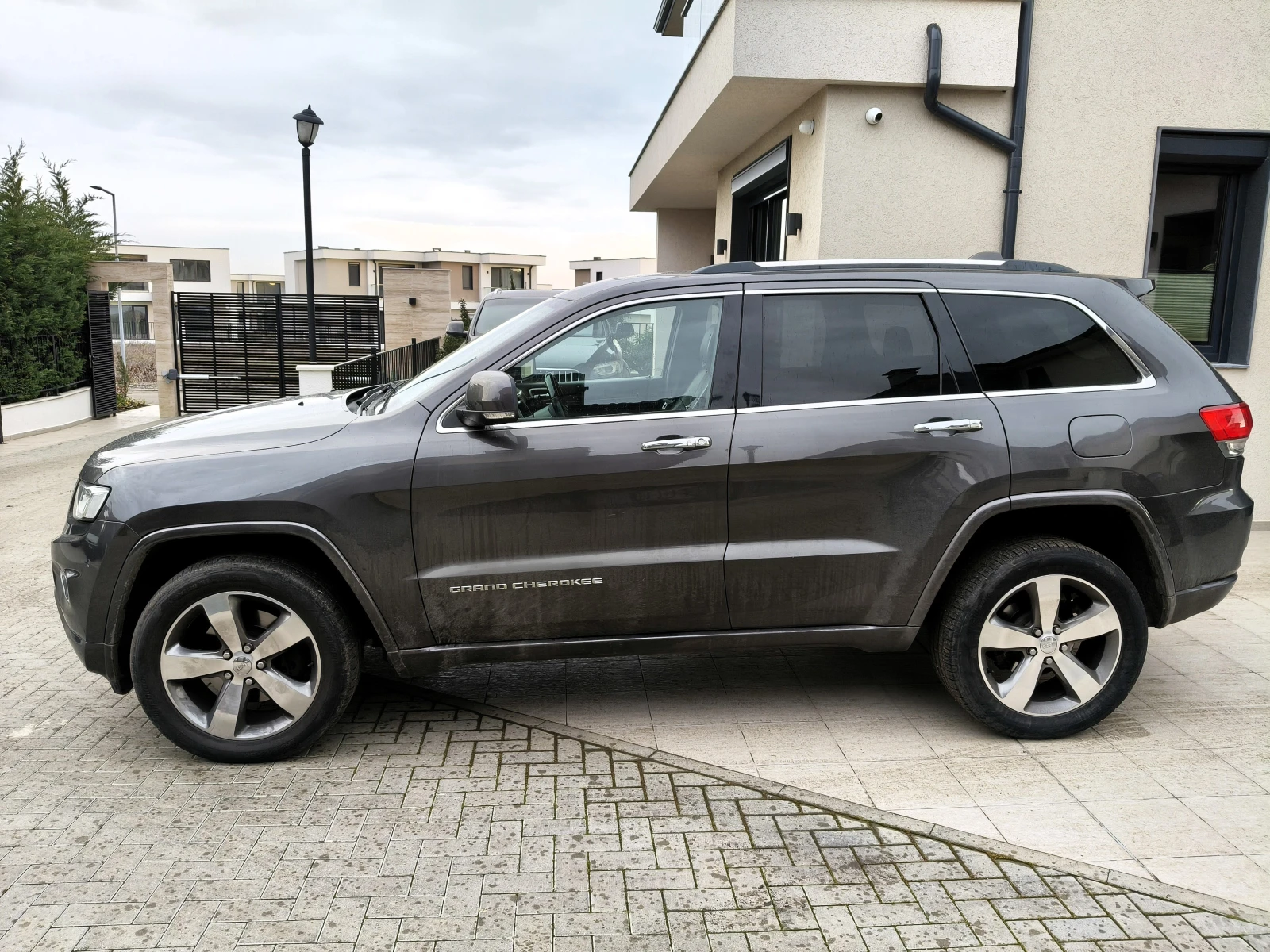 Jeep Grand cherokee Overland 3.0d 4х4 - изображение 3