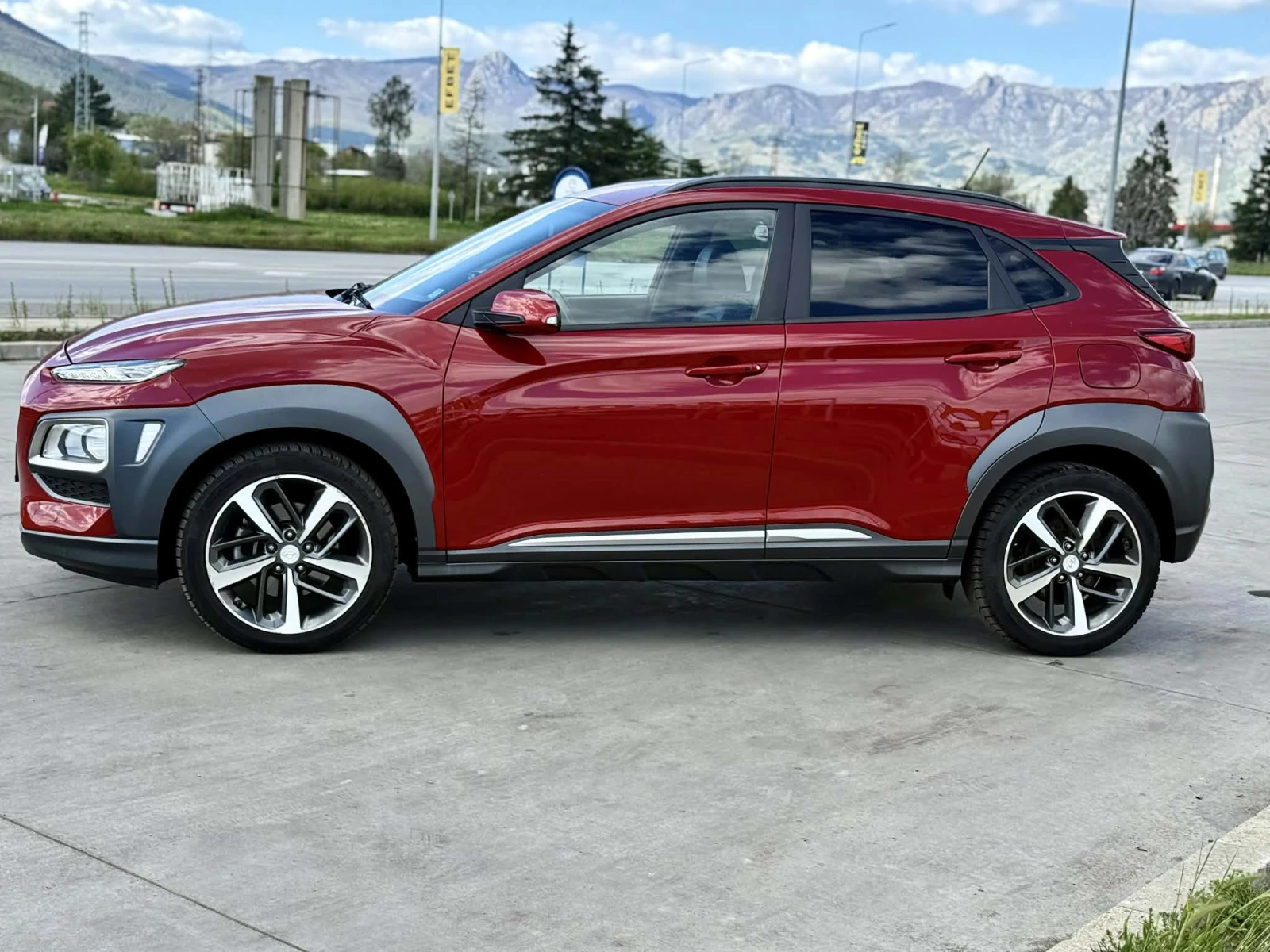 Hyundai Kona 1.6 АВТОМАТИК 4x4, снимка 2 - Автомобили и джипове - 54309500