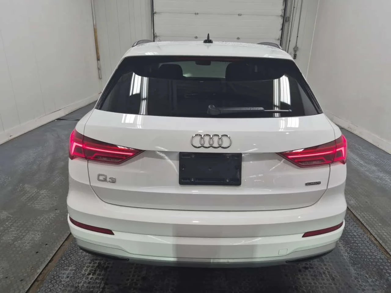 Audi Q3 PREMIUM| ПОДГРЕВИ| ПАМЕТ| ПАНОРАМА| CARFAX| , снимка 16 - Автомобили и джипове - 54318360
