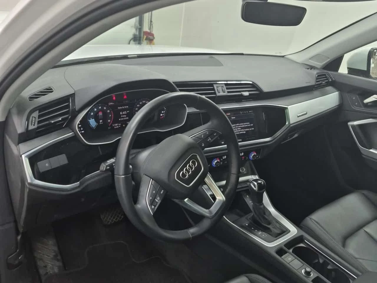 Audi Q3 PREMIUM| ПОДГРЕВИ| ПАМЕТ| ПАНОРАМА| CARFAX| , снимка 10 - Автомобили и джипове - 54318360