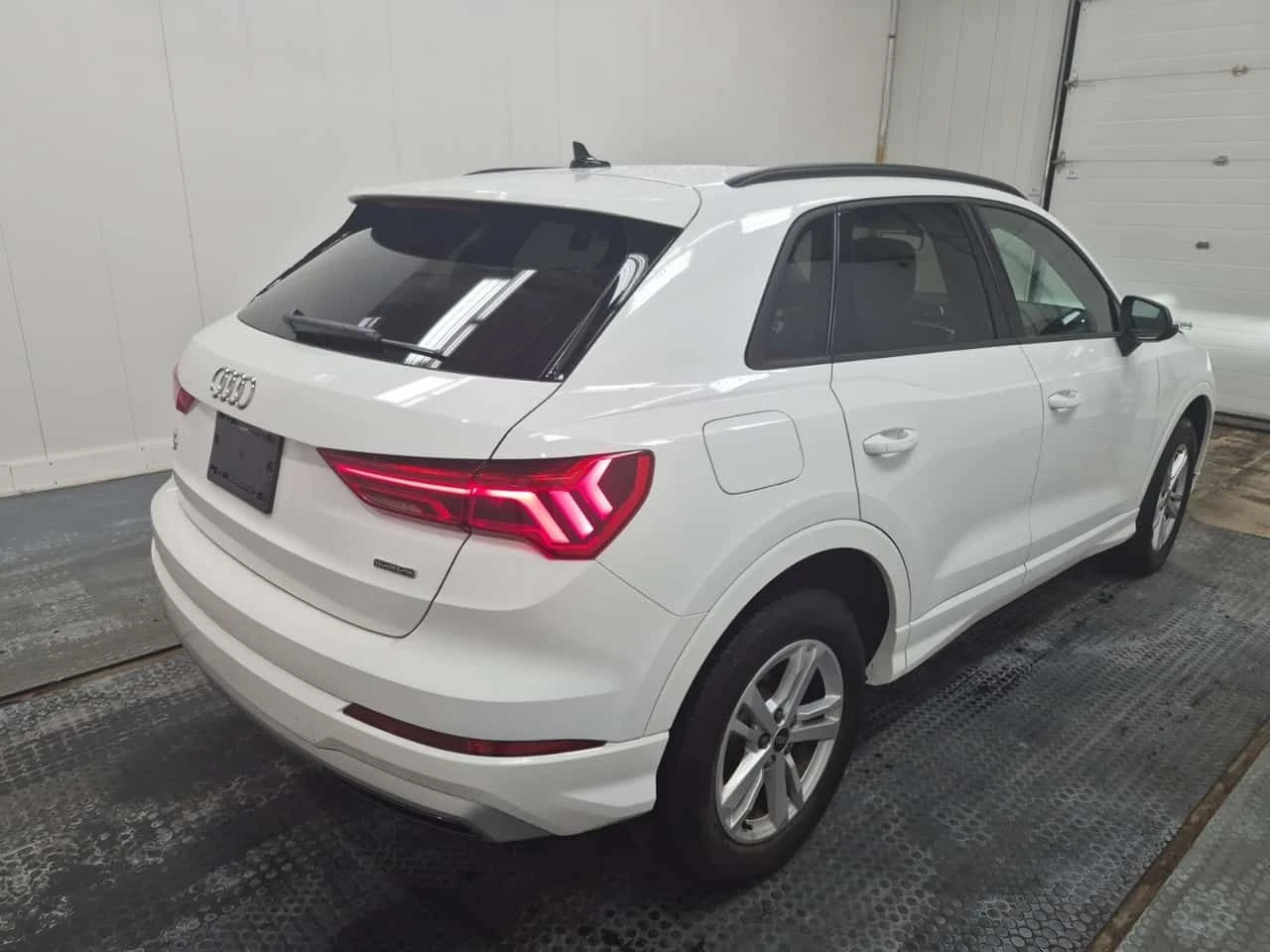 Audi Q3 PREMIUM| ПОДГРЕВИ| ПАМЕТ| ПАНОРАМА| CARFAX| , снимка 3 - Автомобили и джипове - 54318360