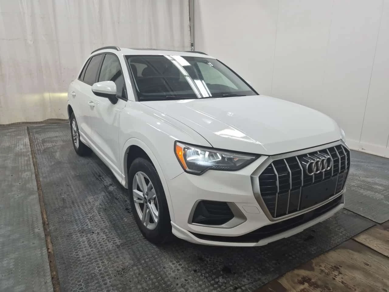 Audi Q3 PREMIUM| ПОДГРЕВИ| ПАМЕТ| ПАНОРАМА| CARFAX| , снимка 2 - Автомобили и джипове - 54318360