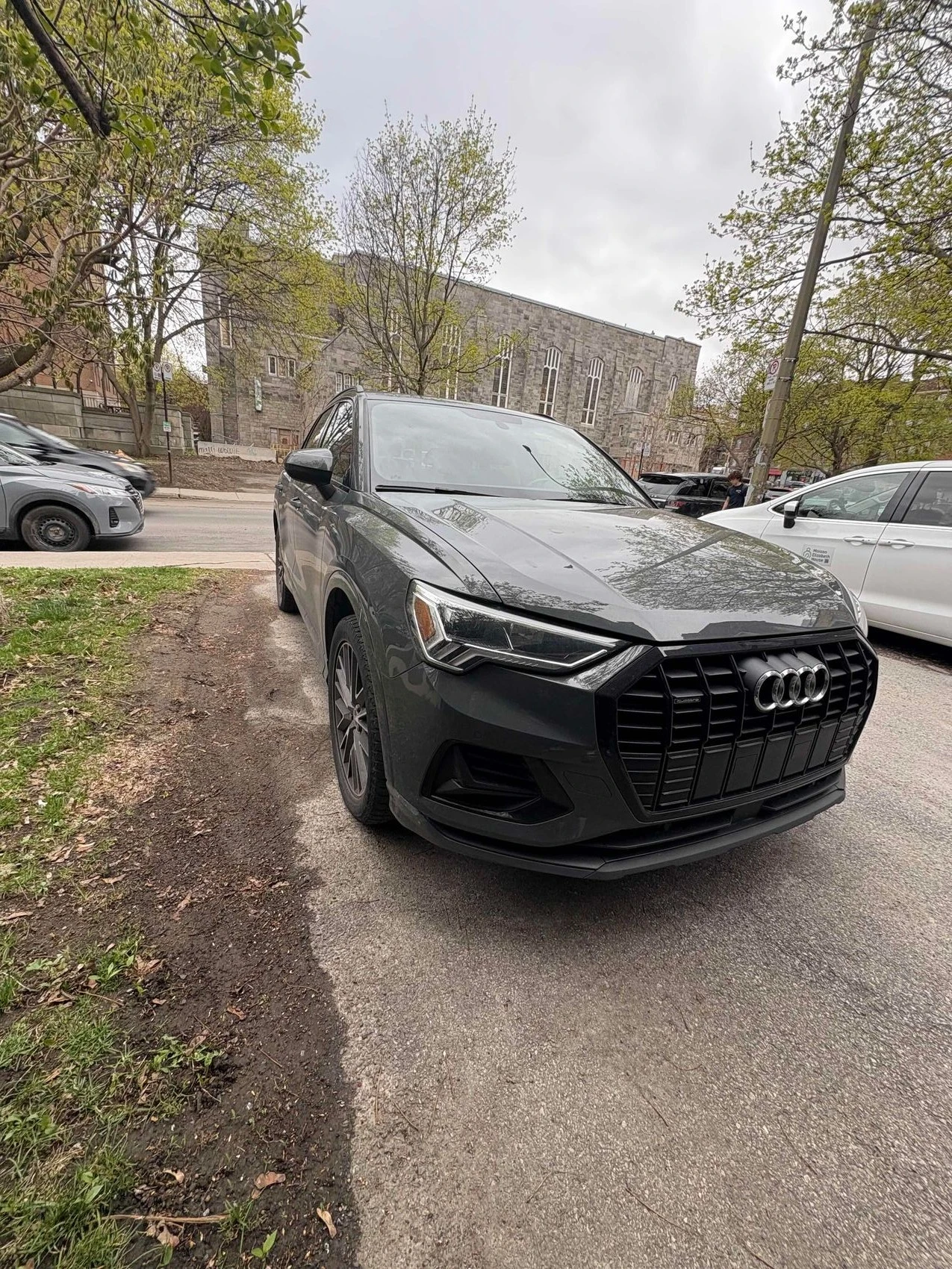 Audi Q3 45 TFSI quattro/Следене на ленти/Audi Assists 