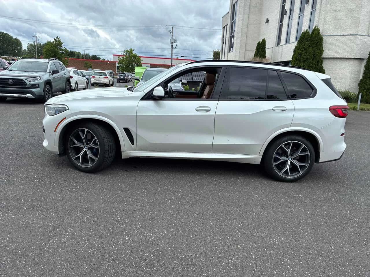 BMW X5 xDrive40i M SPORT/LASER/360/ПАНОРАМА/ОБДУХВАНЕ, снимка 3 - Автомобили и джипове - 54977150