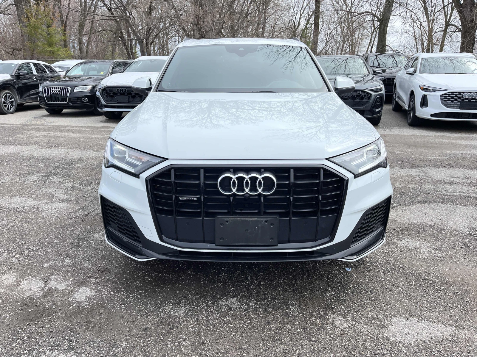 Audi Q7 Komfort / CAMERA / CARFAX / АВТОКРЕДИТ , снимка 2 - Автомобили и джипове - 55226365