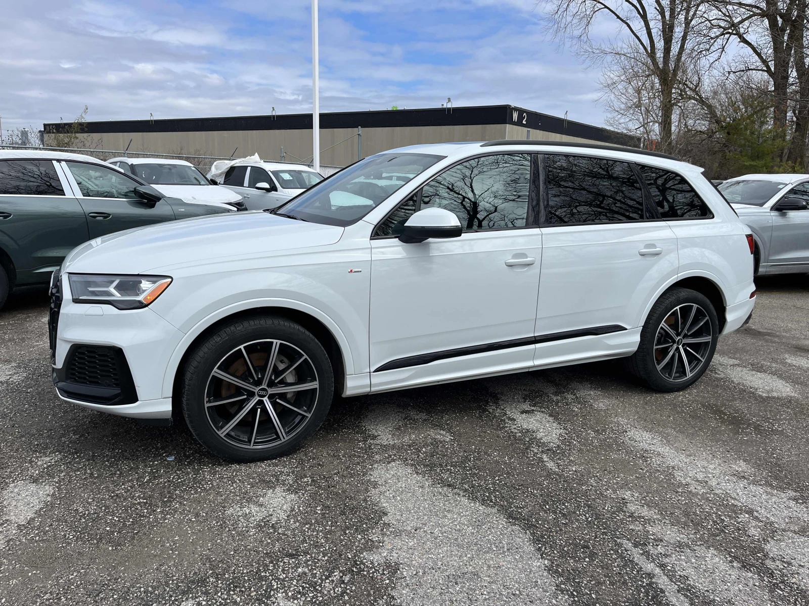 Audi Q7 Komfort / CAMERA / CARFAX / АВТОКРЕДИТ , снимка 3 - Автомобили и джипове - 55226365