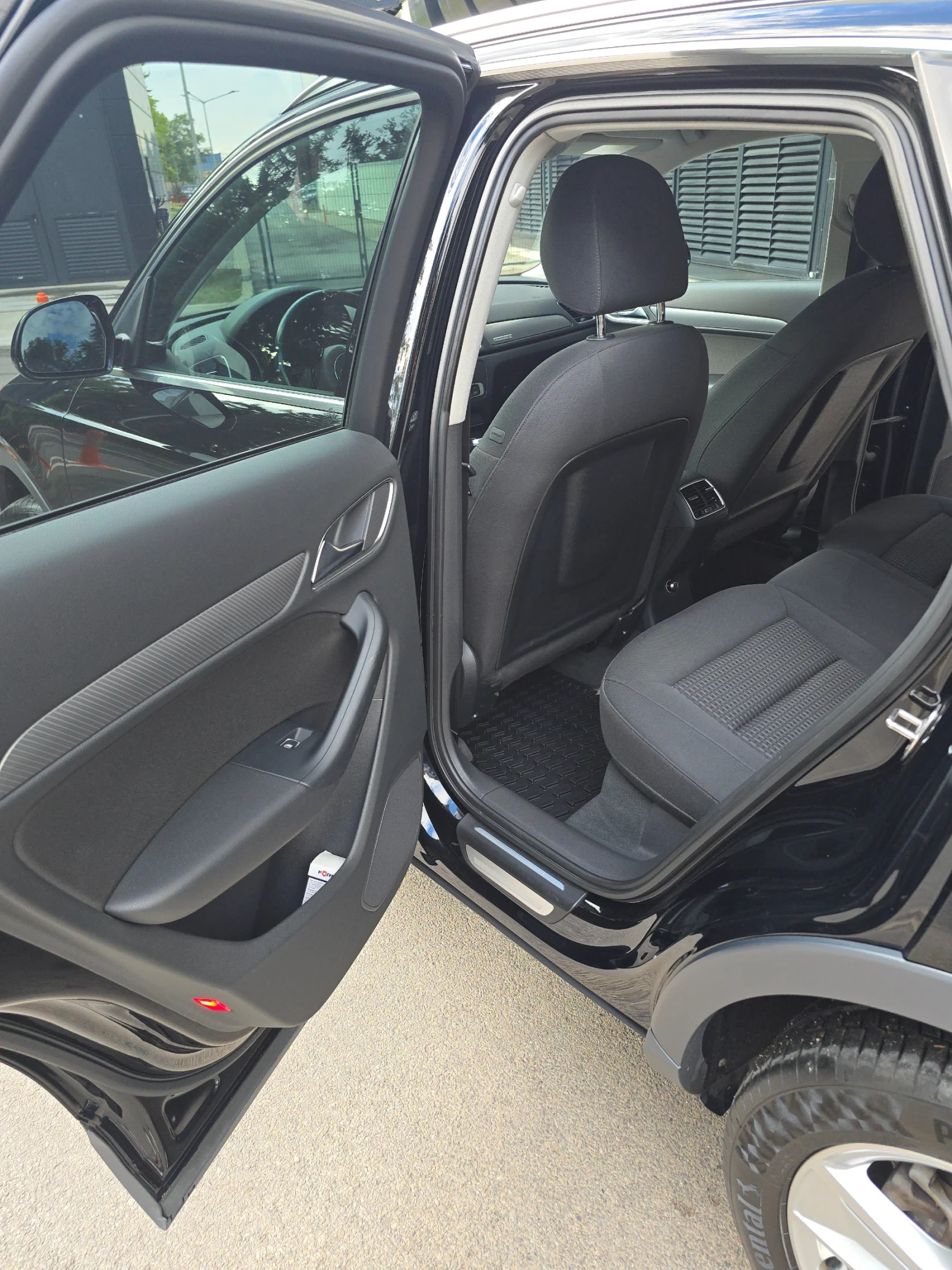 Audi Q3 2.0 TDI quattro, снимка 8 - Автомобили и джипове - 55252993