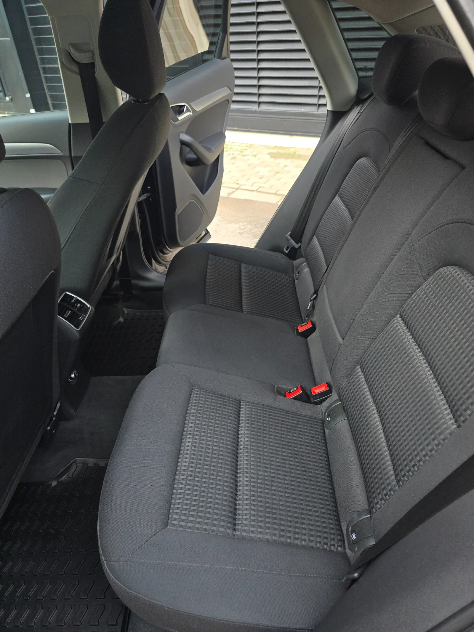 Audi Q3 2.0 TDI quattro, снимка 9 - Автомобили и джипове - 55252993