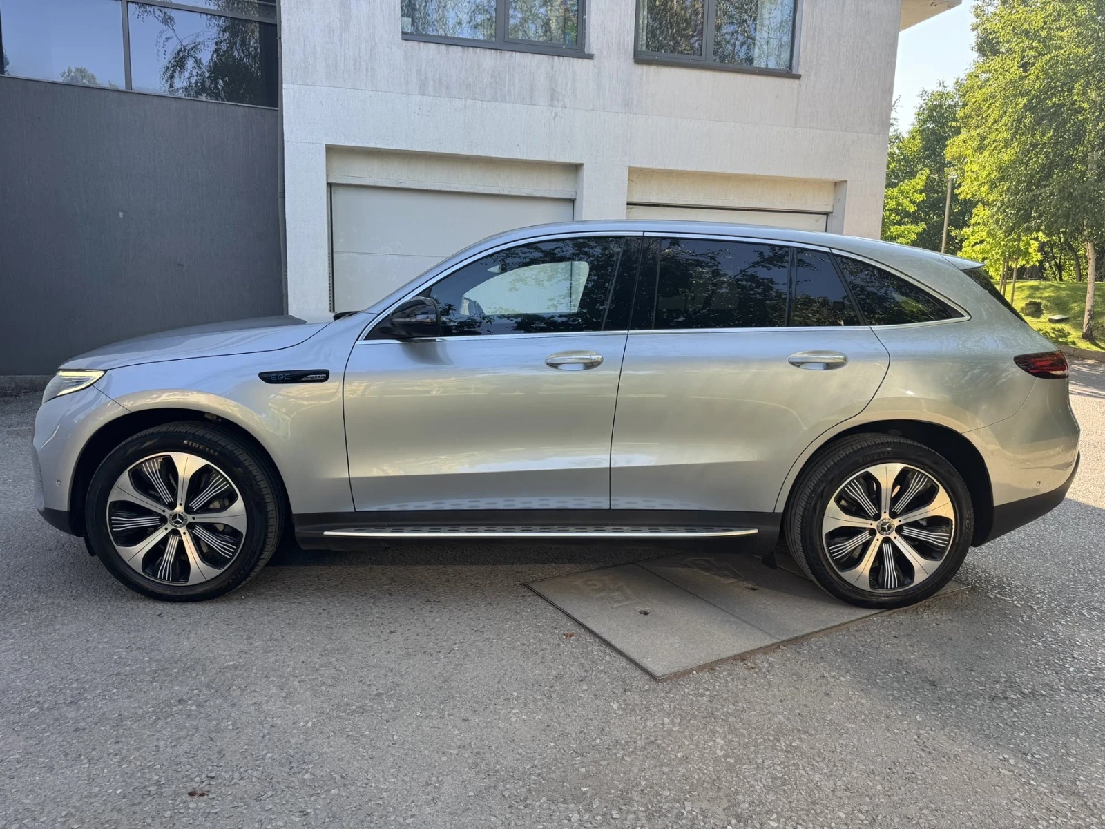 Mercedes-Benz EQC 400 / ANNIVERSARY 1886 / 4-MATIC , снимка 4 - Автомобили и джипове - 55660920