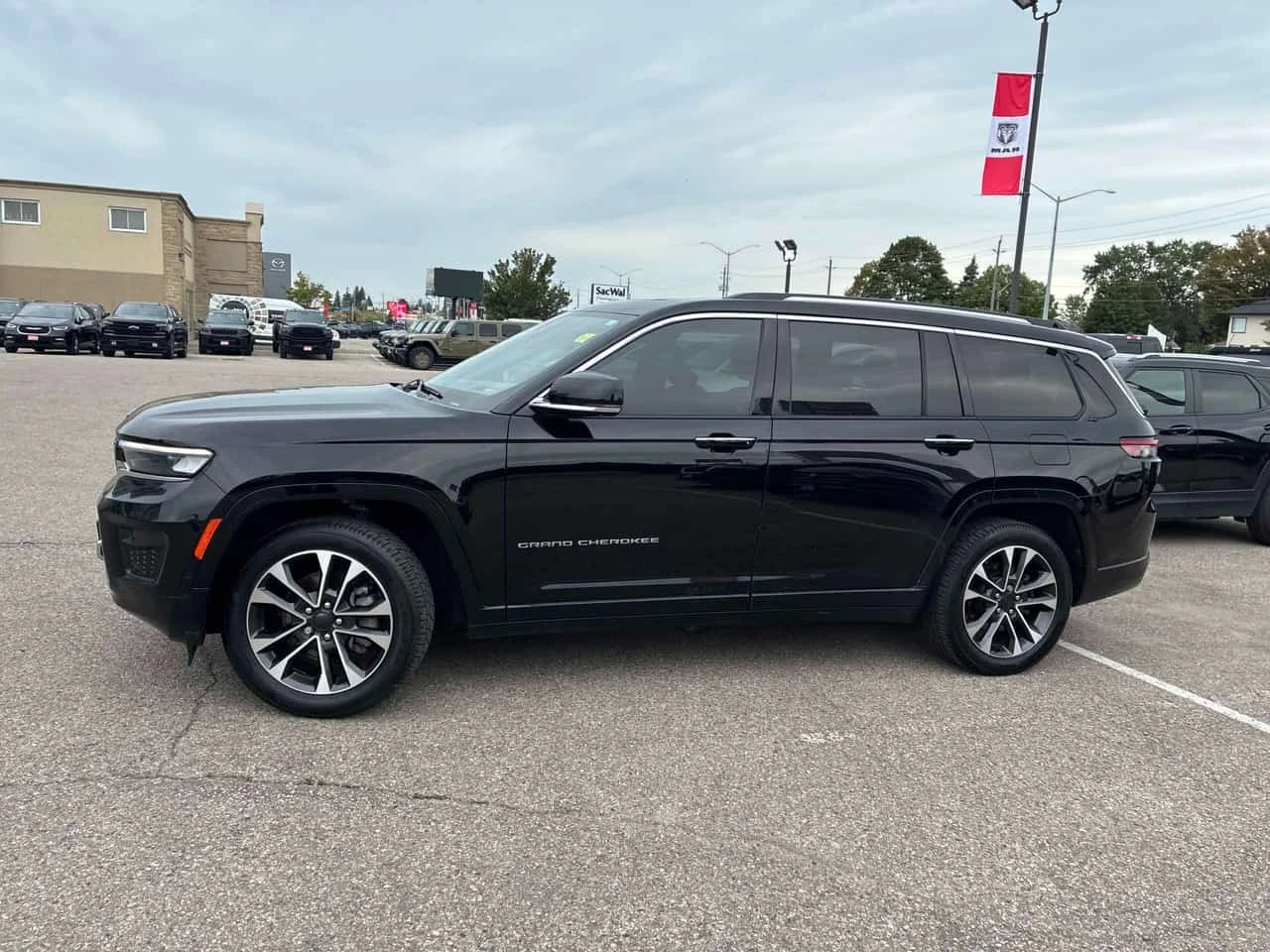 Jeep Grand cherokee * Overland * АВТОКРЕДИТ * ПРЕДСТАВИТЕЛСТВО, снимка 3 - Автомобили и джипове - 56179848