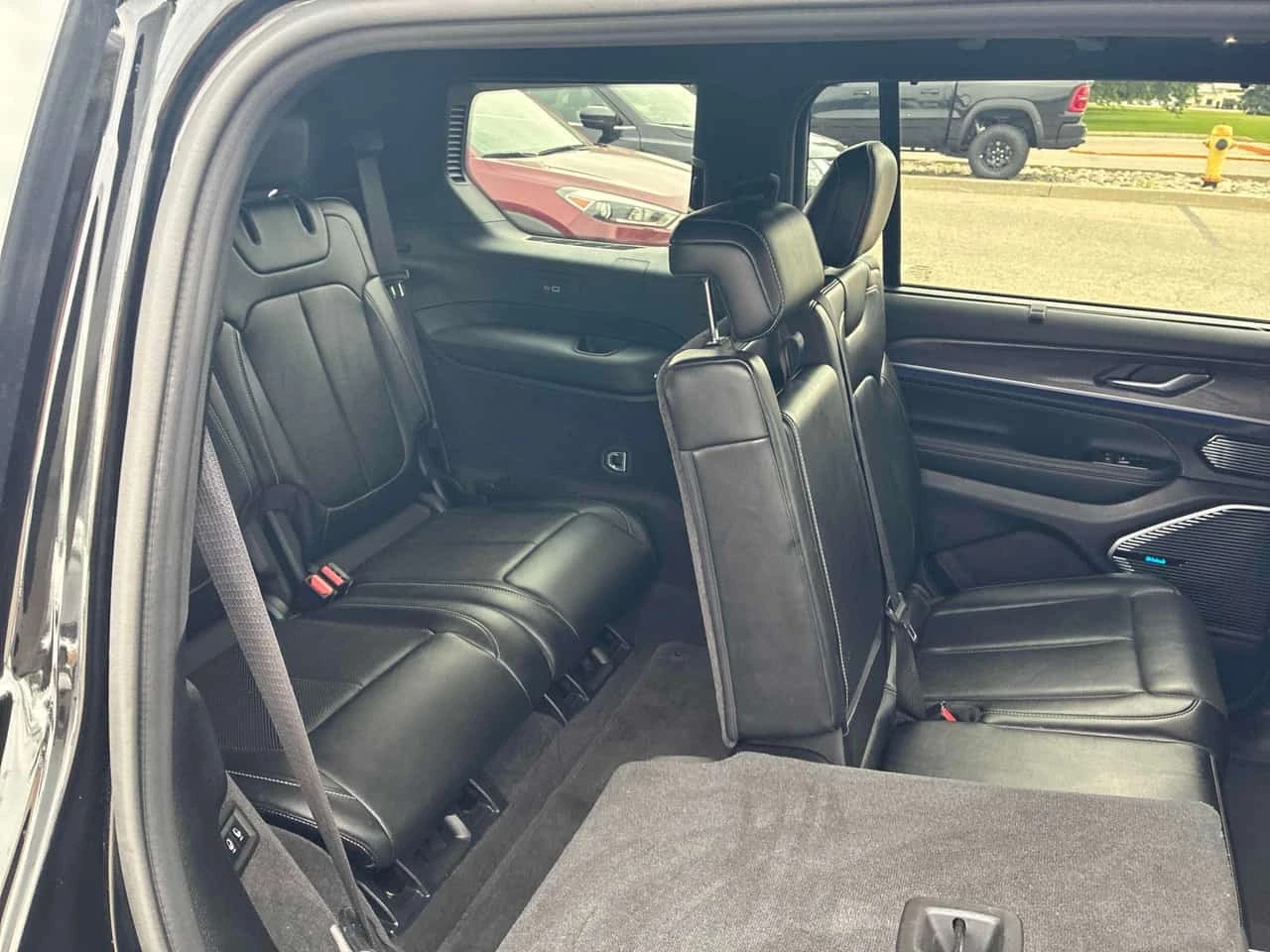 Jeep Grand cherokee * Overland * АВТОКРЕДИТ * ПРЕДСТАВИТЕЛСТВО, снимка 13 - Автомобили и джипове - 56179848