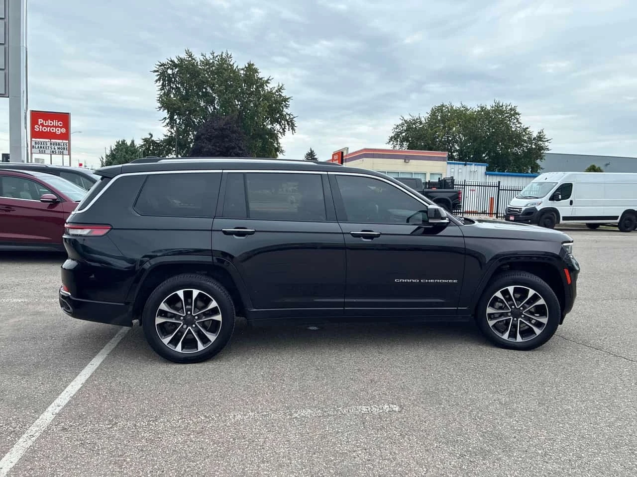 Jeep Grand cherokee * Overland * АВТОКРЕДИТ * ПРЕДСТАВИТЕЛСТВО, снимка 4 - Автомобили и джипове - 56179848