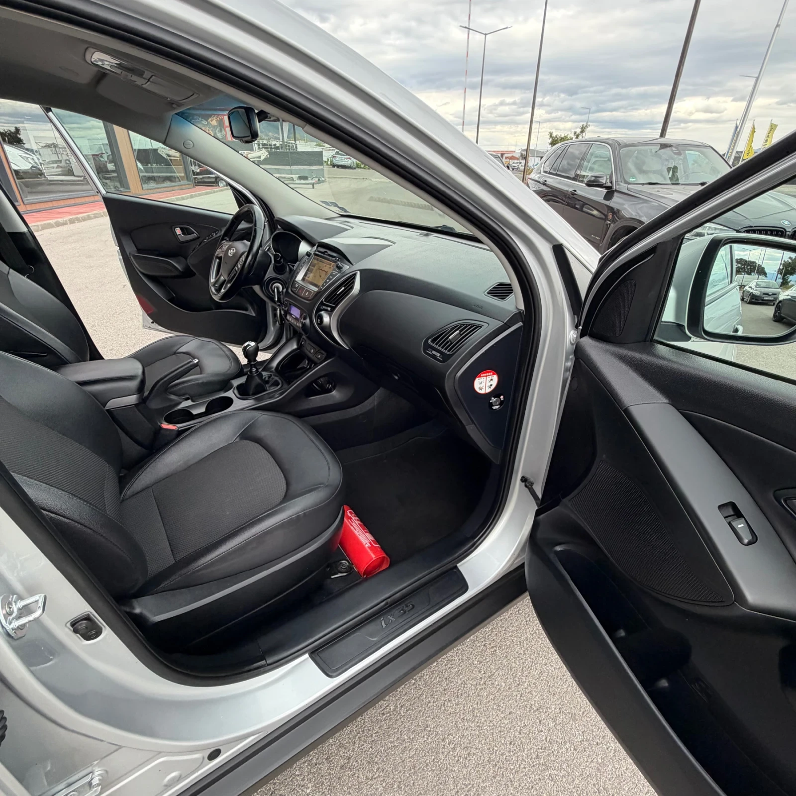 Hyundai IX35 1.6i-135к.с.;Facelift;ПОДГРЕВ;КАМЕРА;ТЕМПОМАТ;НАВИ, снимка 11 - Автомобили и джипове - 56183773