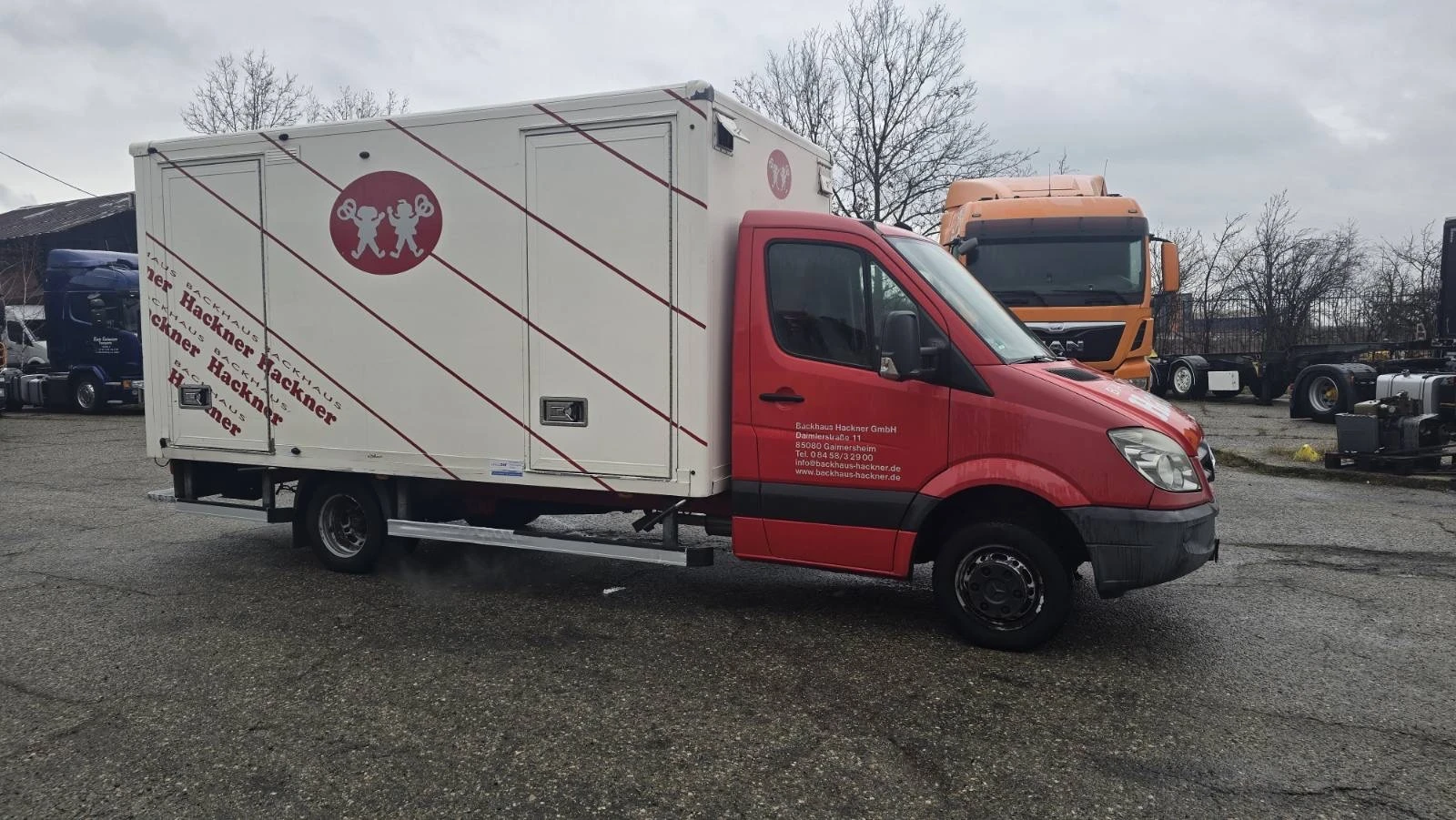 Mercedes-Benz Sprinter 413 Куфар 4.40 м. , 3.5 тона, снимка 3 - Бусове и автобуси - 53756136