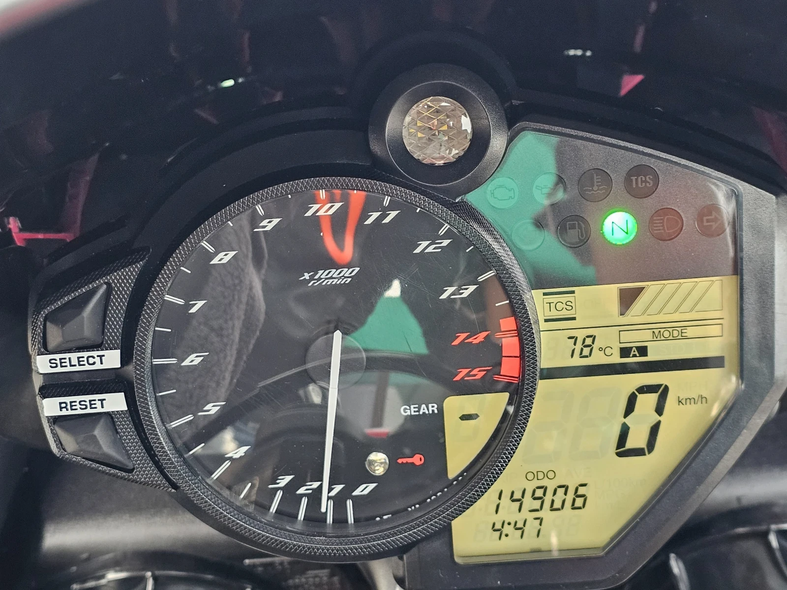 Yamaha YZF-R1 Facelift / 50th Anniversary / Limited / Akrapovic , снимка 14 - Мотоциклети и мототехника - 53712095