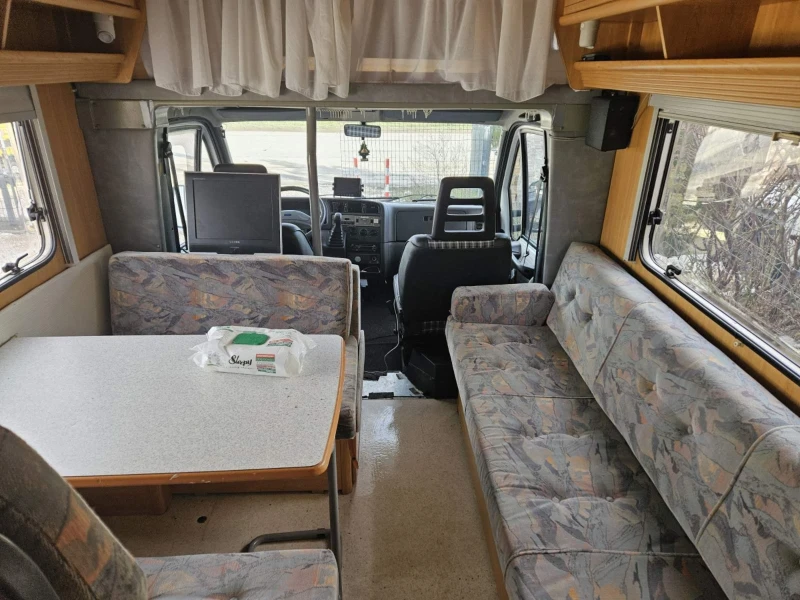 Кемпер Dethleffs Globetrotter, снимка 3 - Каравани и кемпери - 53264633