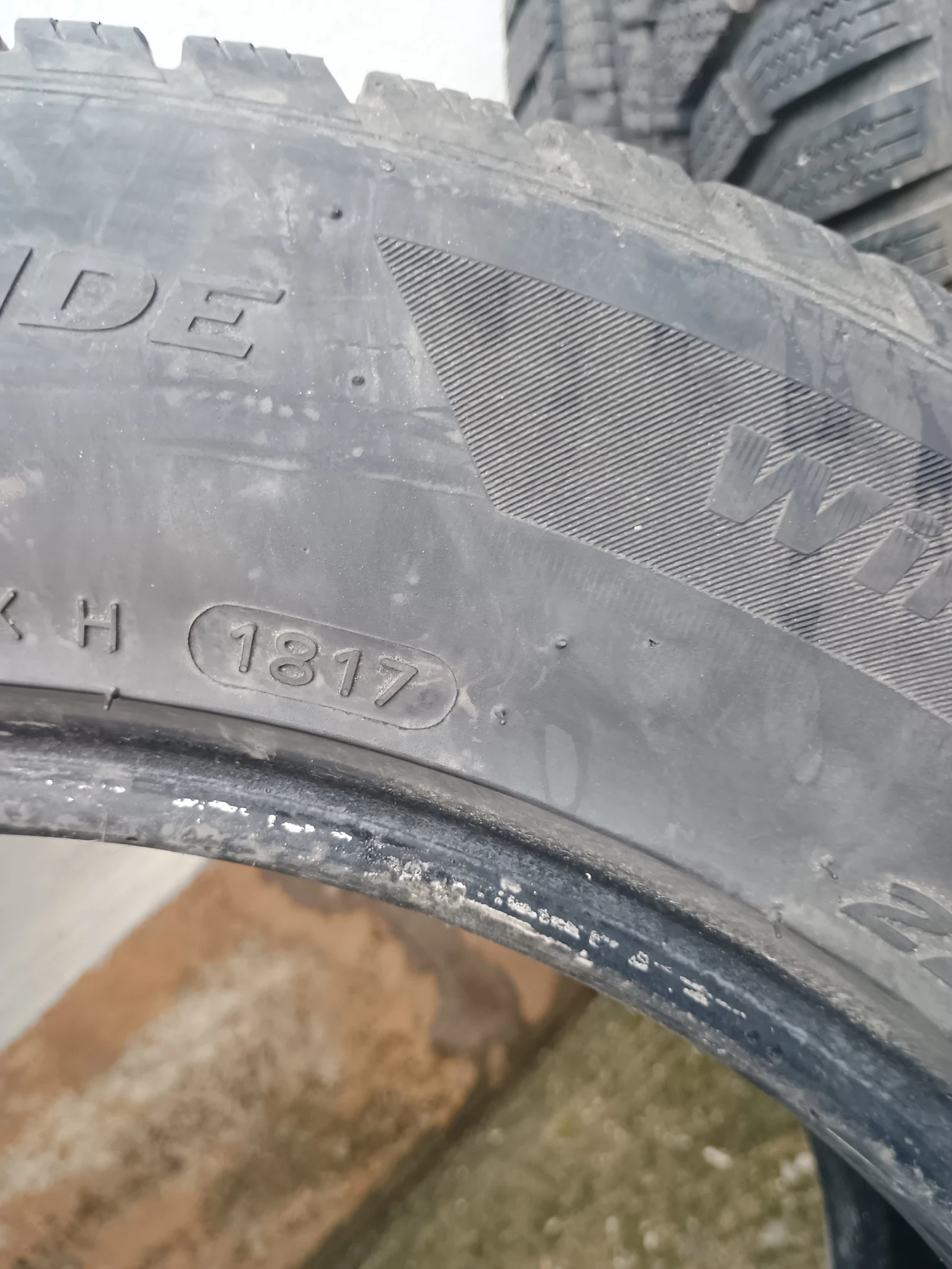 Гуми Зимни 225/55R16, снимка 4 - Гуми и джанти - 56745395