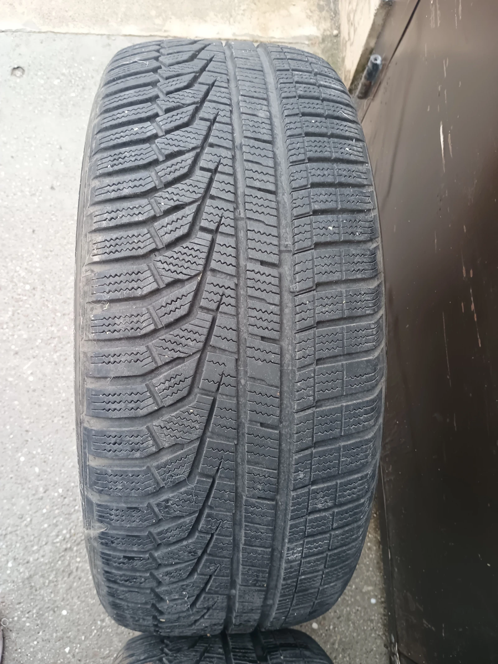 Гуми Зимни 225/55R16, снимка 2 - Гуми и джанти - 56745395