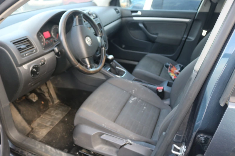 VW Golf 1.6i, снимка 5 - Автомобили и джипове - 44207962