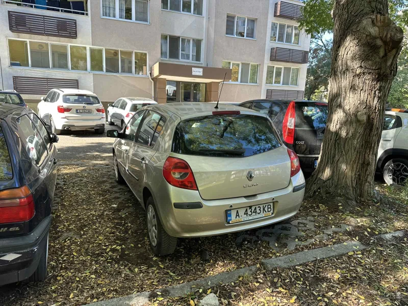 Renault Clio, снимка 4 - Автомобили и джипове - 47701031