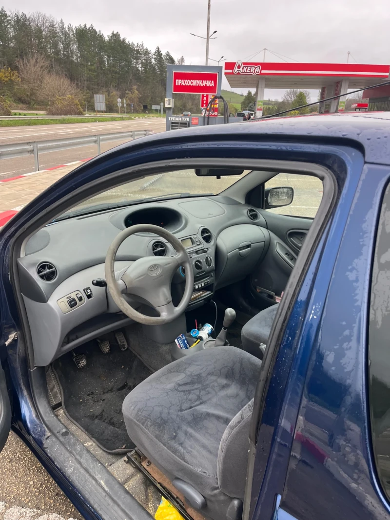 Toyota Yaris 1.0i газово, снимка 6 - Автомобили и джипове - 52687193
