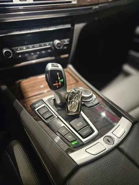 BMW 740 i - САМО 30% АВАНС, снимка 10 - Автомобили и джипове - 56027973