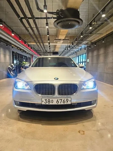 BMW 740 i - САМО 30% АВАНС, снимка 2 - Автомобили и джипове - 56027973