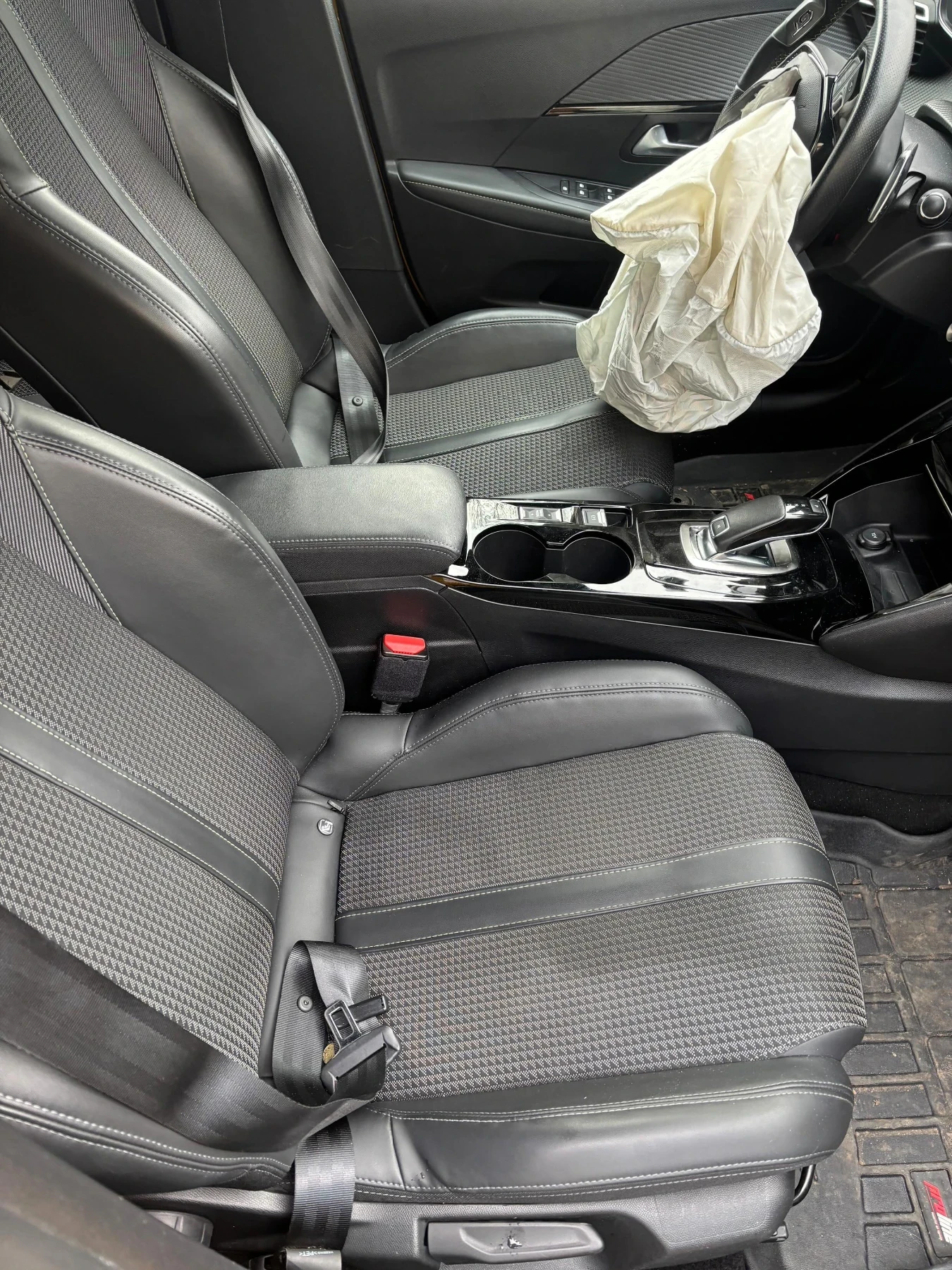 Peugeot 208 Gt-line - изображение 4